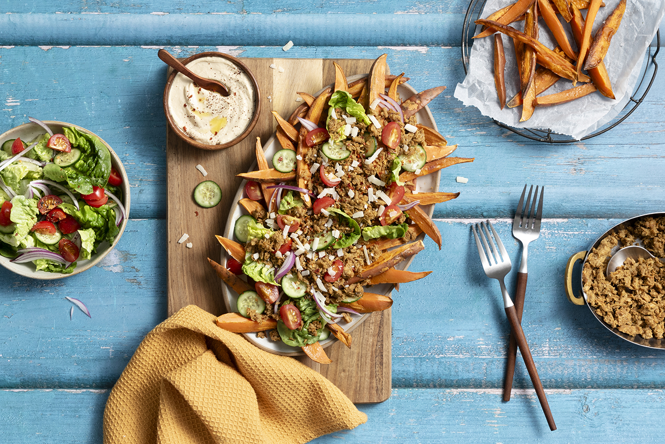 Kapsalon zoete aardappel met pulled bug 