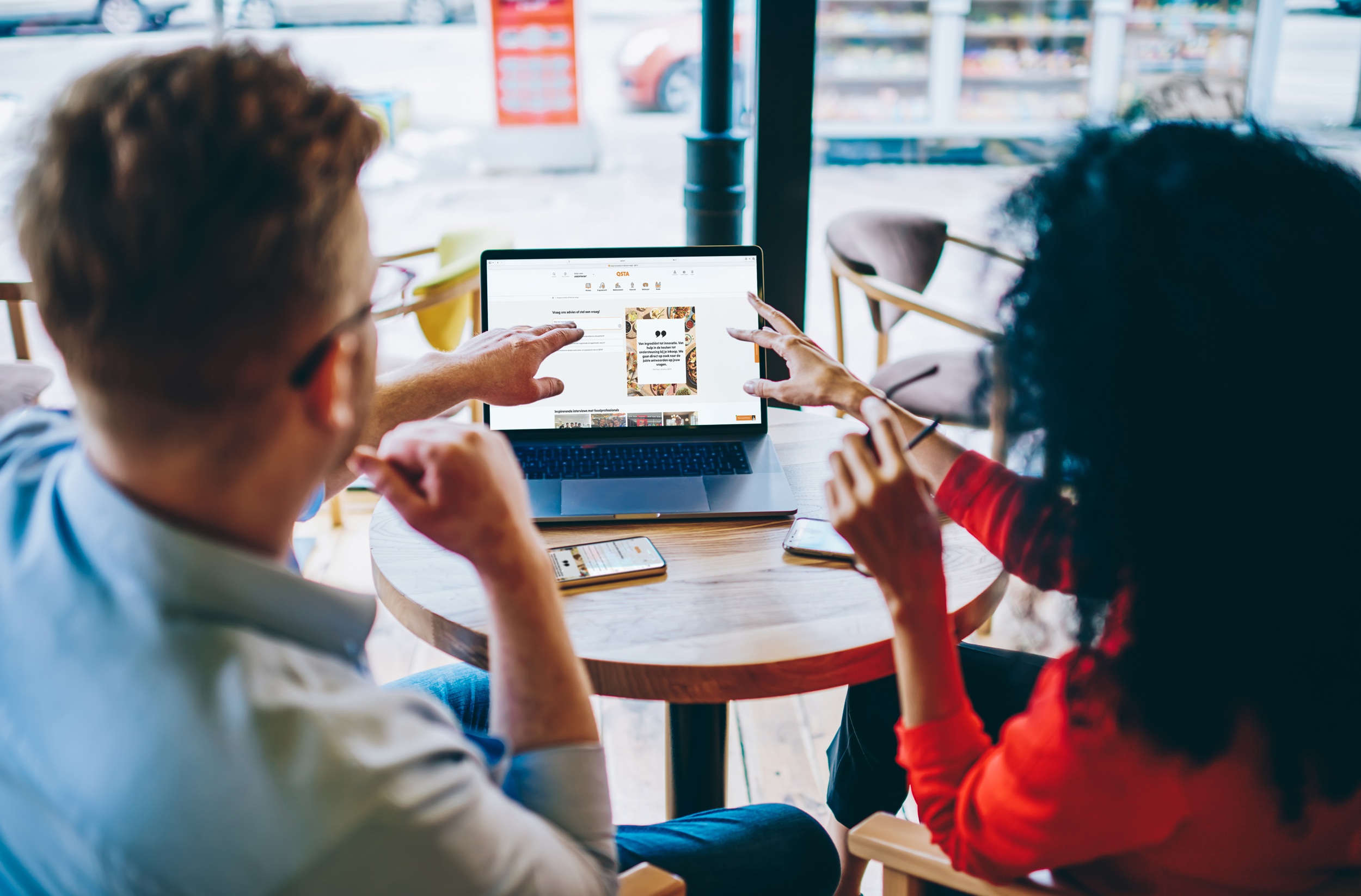 Vragen.ai en QSTA lanceren AI-zoekoplossing voor foodprofessionals