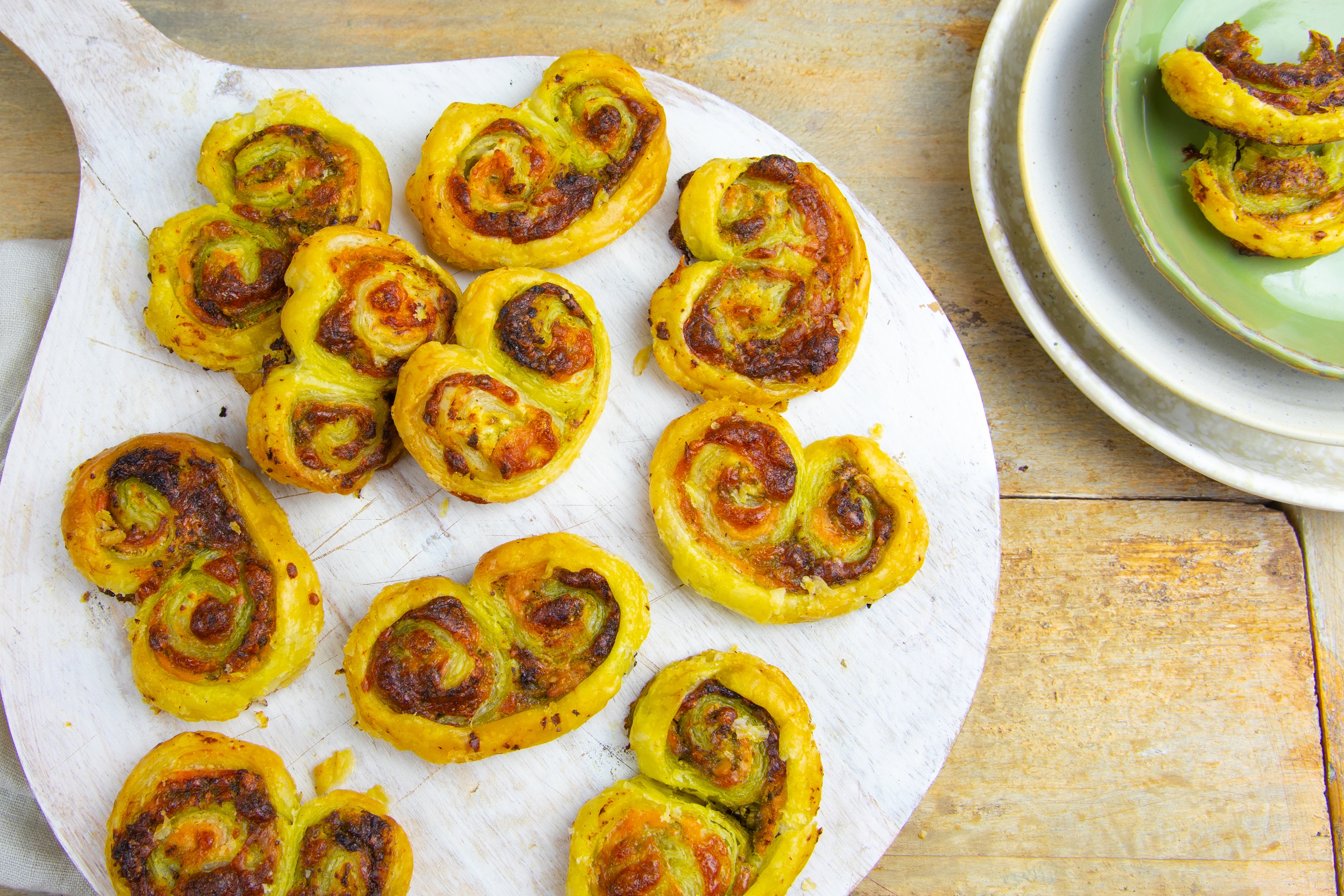 Bladerdeegsnack met Zalm & Pesto Basilicum